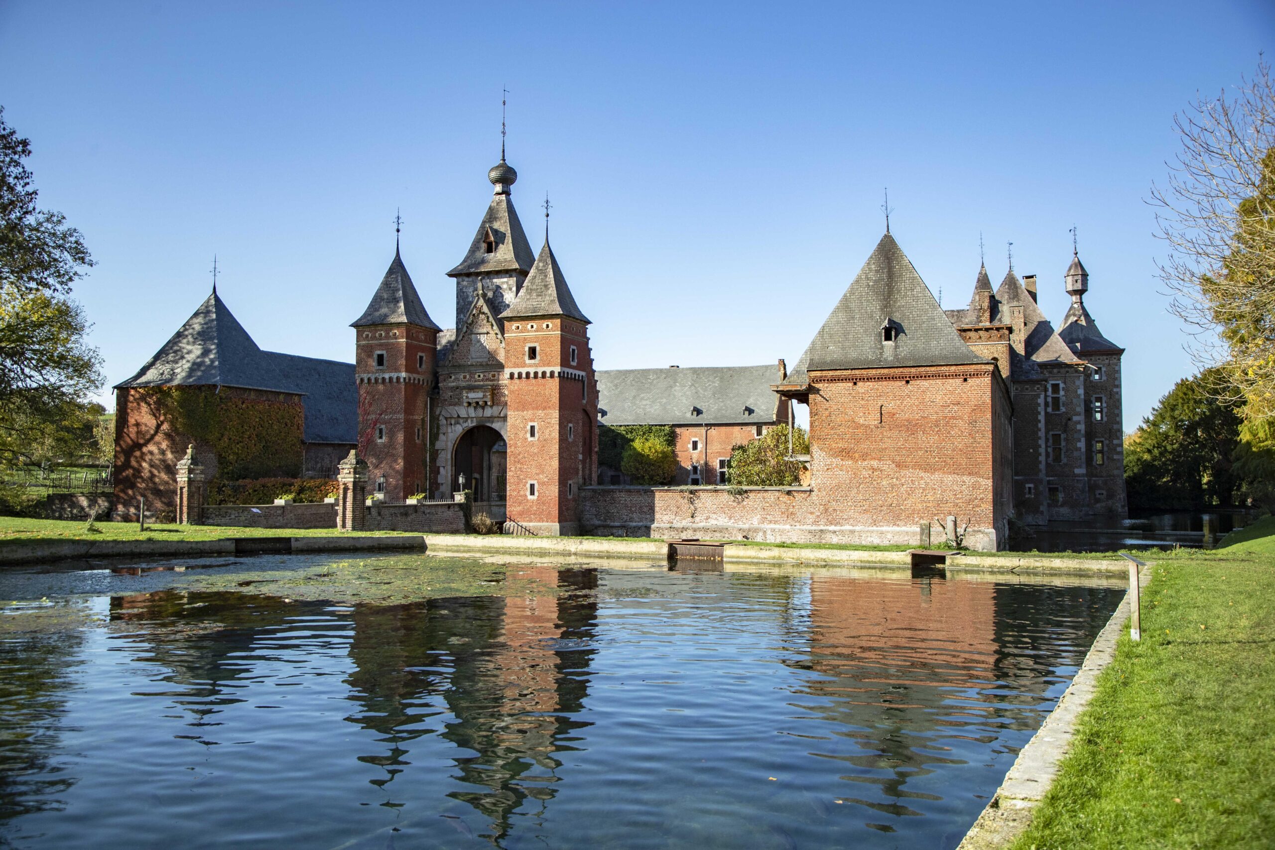 Vooraanzicht op Commanderij van Sint-Pieters-Voeren